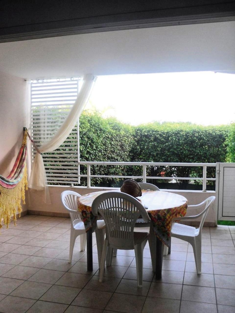 Du Cote De Sainte-Anne Apartment Luaran gambar